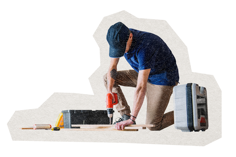 Técnico de climatización revisando mediciones antes de la instalación en Alcantarilla, Murcia